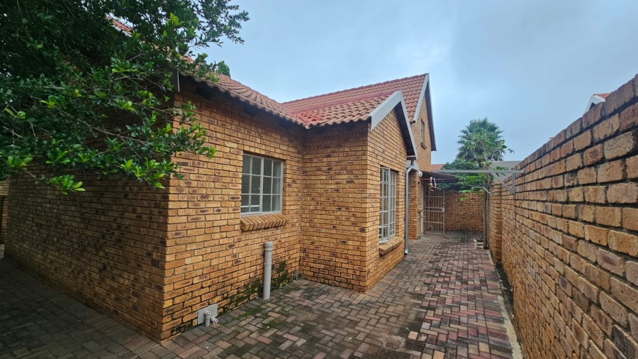 3 Bedroom Property for Sale in Safari Gardens North West